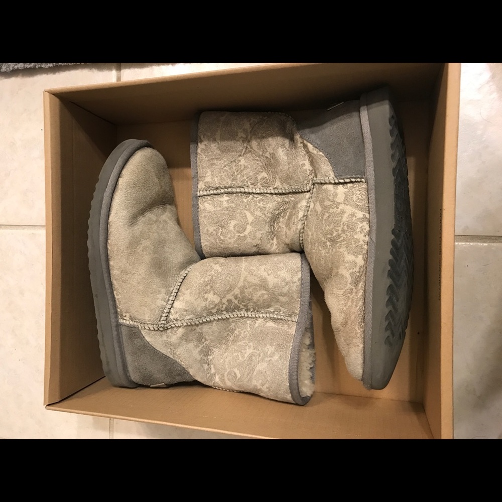 Uggs - image 2